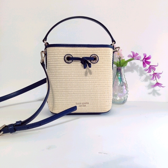kate spade Handbags - NWOT Kate Spade woven straw crossbody bucket bag